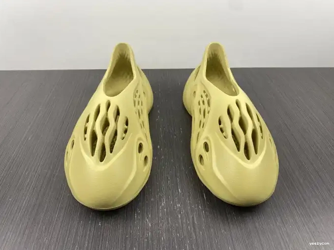Yeezy Sulfur Adidas Foam RNNR GV6775 0516